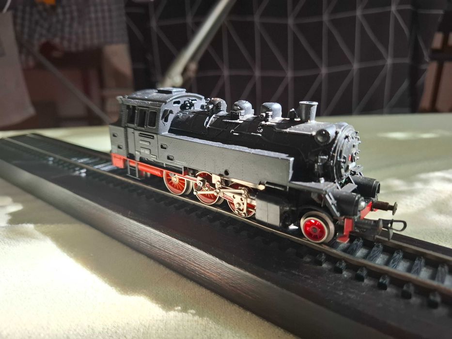 Продавам модел на парен локомотив на фирмата ПИКО в мащаб НО 1:87 серия BR 64