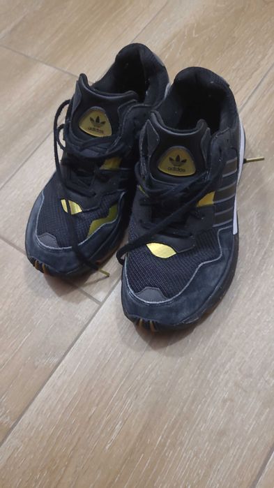 Маратонки адидас