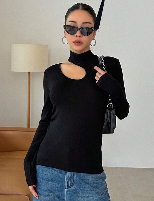 Черна рипсена асиметрична блуза
