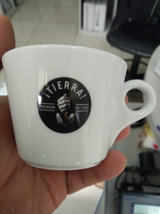 Продавам чаши lavazza