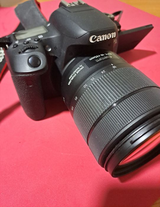 Canon  eos 77d + объектив 18-135 mm.