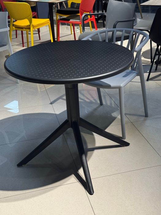 Столы и стулья для дома и кафе