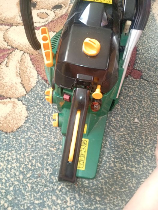 Vând sau schimb drujba pe benzina