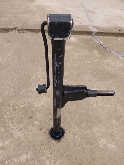 Сроно продается домкрат .