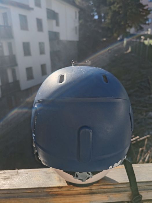 Каска за ски със крепление за камера