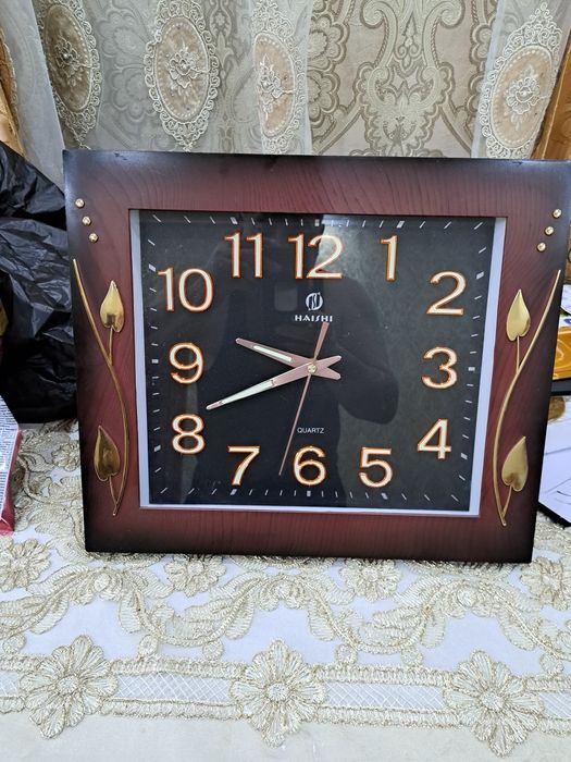 Часы обсолютно новые