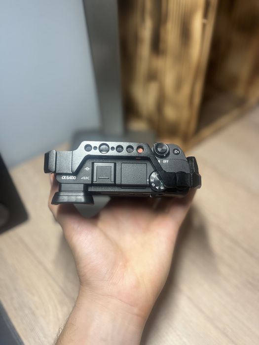 Sony A6400 + SmallRig cage +SmallRig NP-FW50 3818