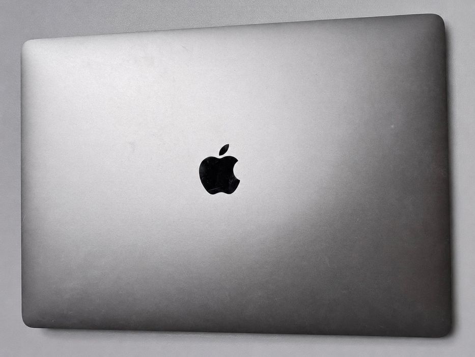 MacBook Pro 15” 2017, i7, 16GB RAM, SSD 256GB, Touch Bar