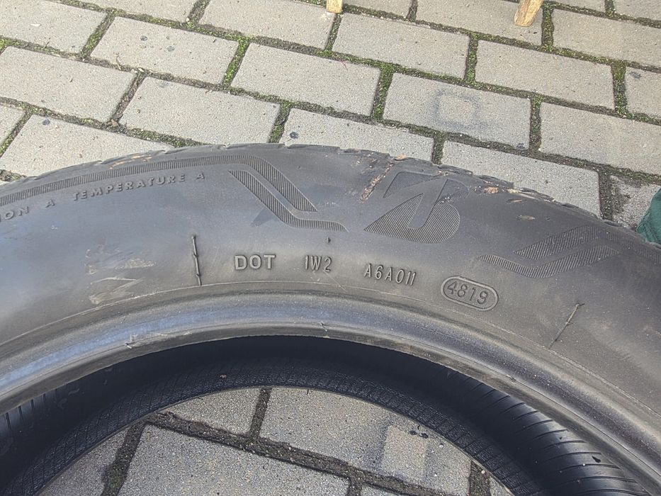 Bridgestone 245/50/19 vara