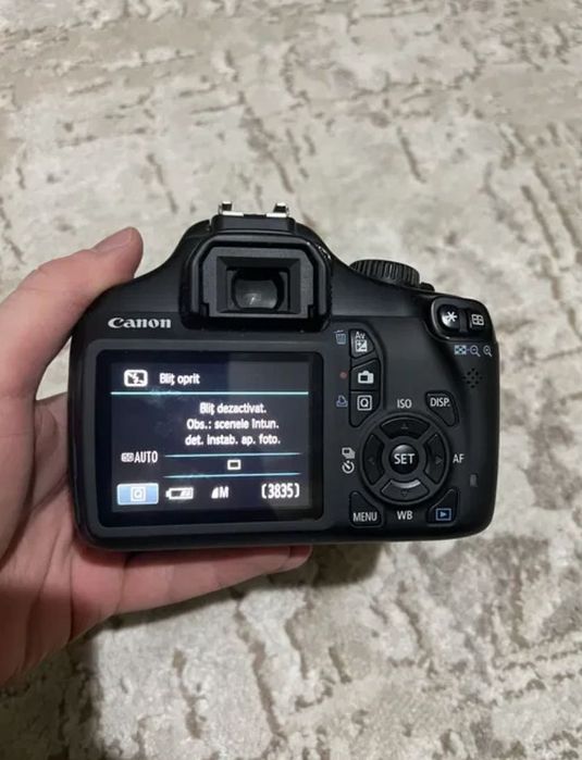 Aparat DSLR Canon 1100D cu obiectiv 50mm 1.8