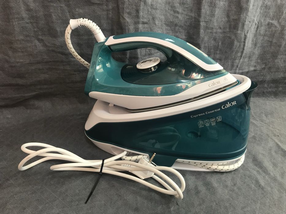 Парна ютия Calor Express Essential