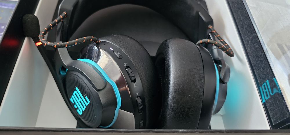 Casti jbl quantum 800