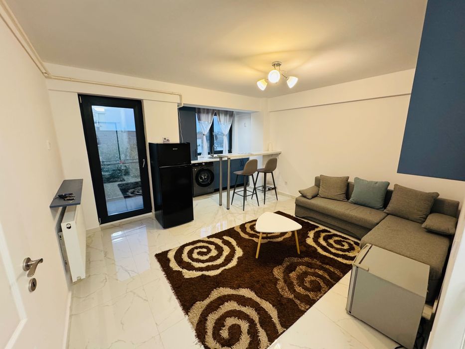 Inchiriez apartament 2 camere open space Hlincea • OLX.ro