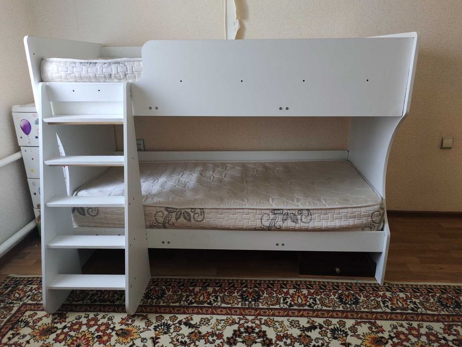 Двухъярусная кровать