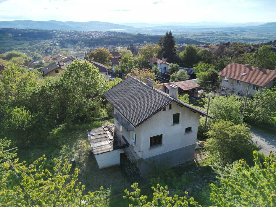Продавам къща в село Кладница