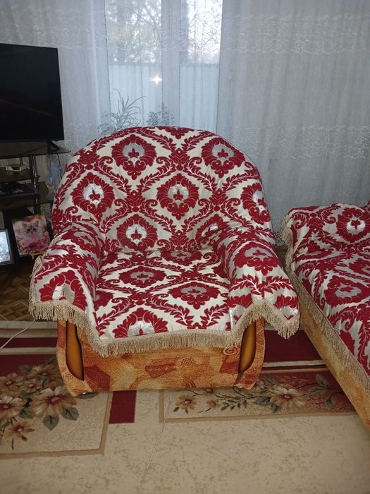 Диван тройка.Отдам даром