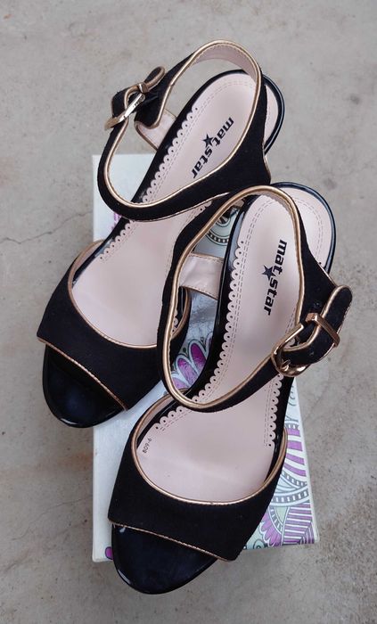 Велурени елегантни сандали