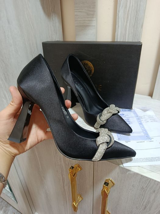 Tufli kabluk Varsace