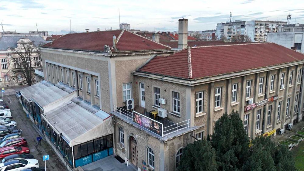 Дава се под наем Заведение в Русе, Център - 750 кв.м за 11221.53 € - Снимка #4