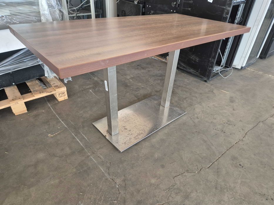 Маса за хранене с крака от неръждаема стомана и плот