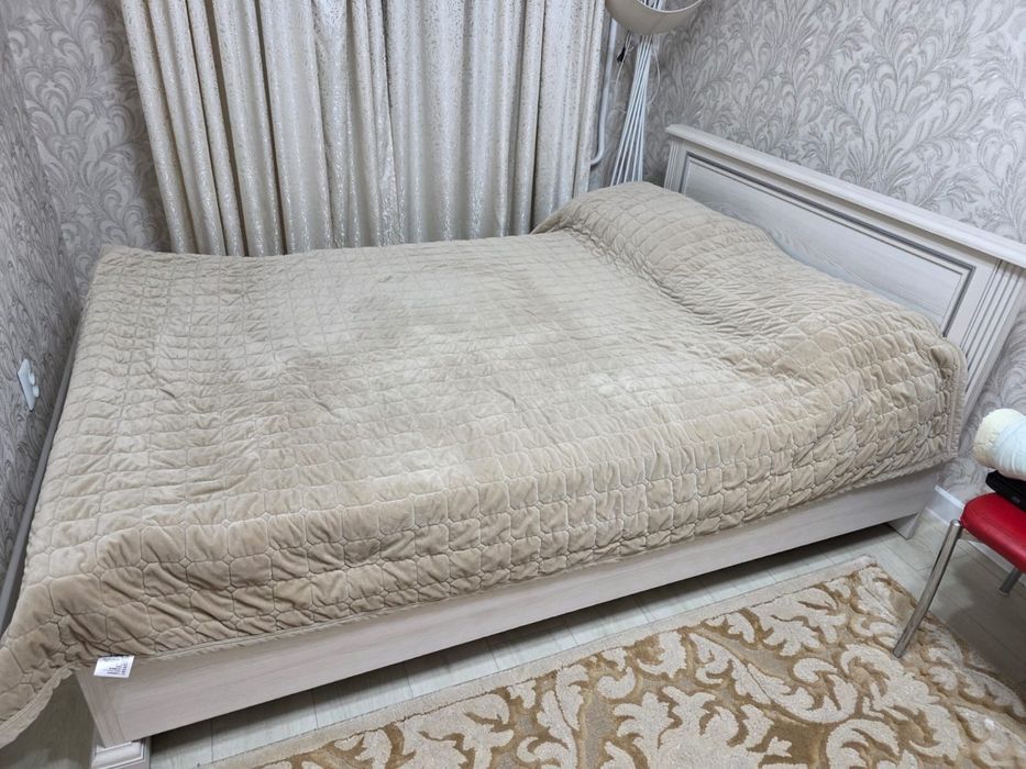 Кровать с матрасом