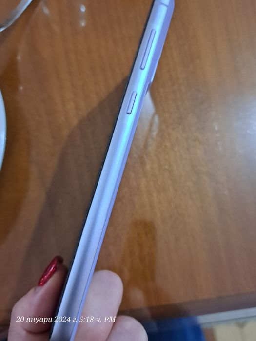 Продавам Samsung S21 FE