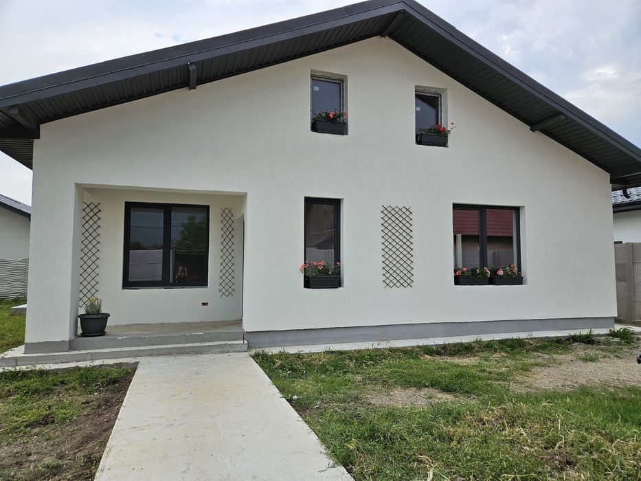 Proprietar vând casă nouă, la cheie
