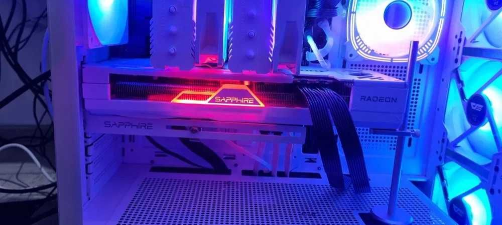 Radeon Sapphire RX7800XT Pure 16 GB 256 biti