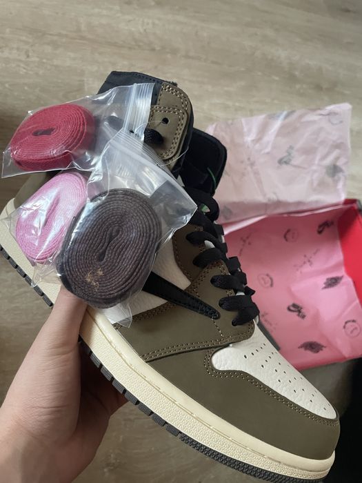 Jordan 1 travis scott