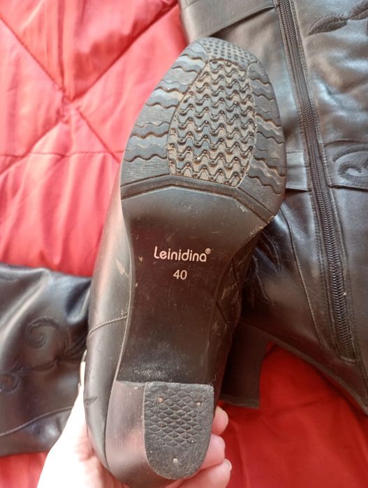 Продам зимние натуральные сапоги.