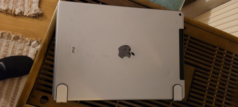 IPad Pro 12.9 inch cu tastatura