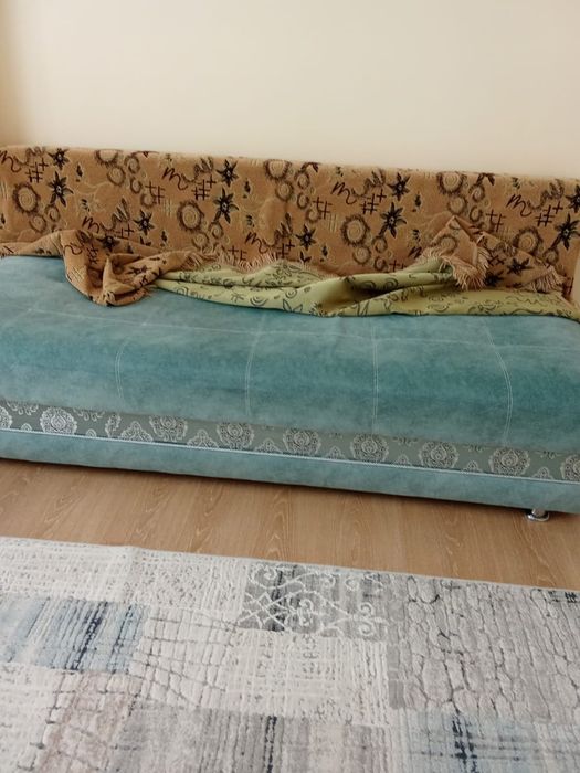 Продаем диван  срочна