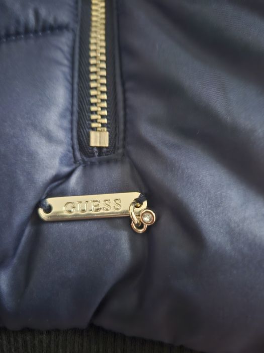 Синьо  яке на guess