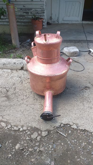 Vând cazan de țuică la 100 de  Litri  cu fundul  de 4 mm