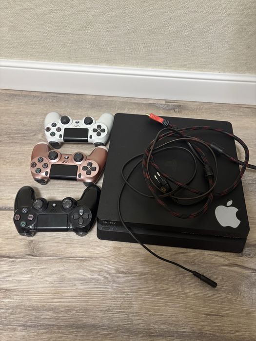 Продам приставку PS4 slim