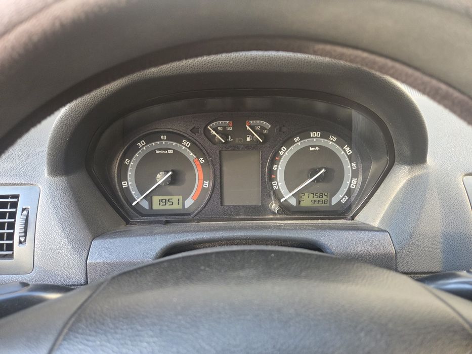 Продам машину Skoda fabia