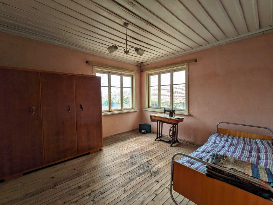 Продава се Къща в Съединение - 1250 кв.м за 46 €/кв.м - Снимка #3