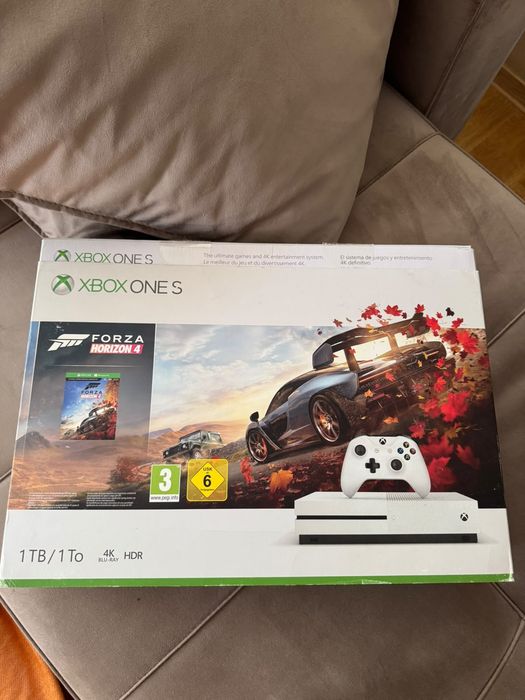 se vinde Xbox One S 1TB