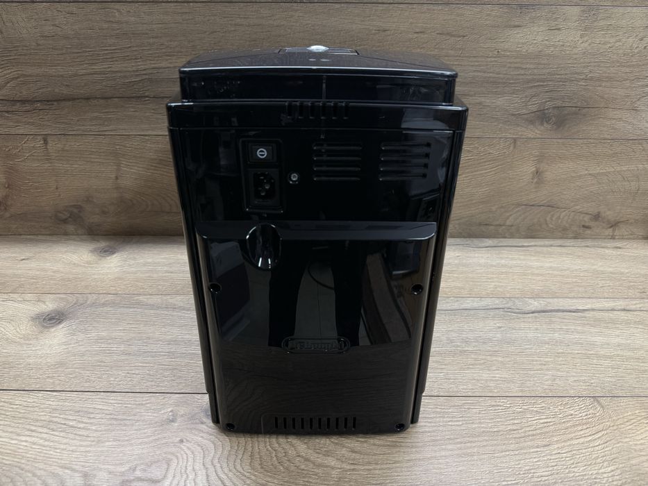 Продавам кафемашина Delonghi cappuccino Type:ECAM23.466.B