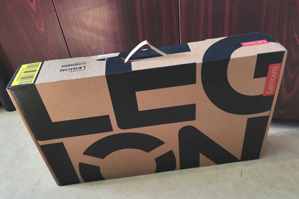 Laptop Gaming Lenovo Legion 9 18IAX10 18" UHD/FHD 64GB, RTX 5080, 1TB