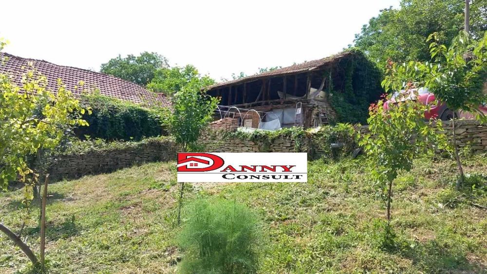 Двуетажна реновирана къща в с. Димча за продажба