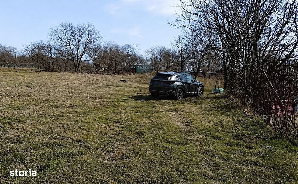 Aroneanu-Teren 1353mp intravilan la 350m de strada principală