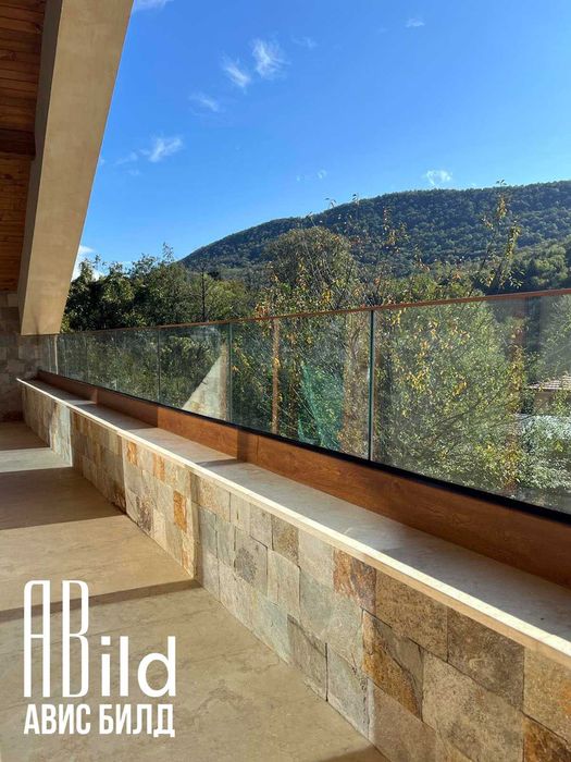 Алуминиеви и стъклени парапети на отлична цена