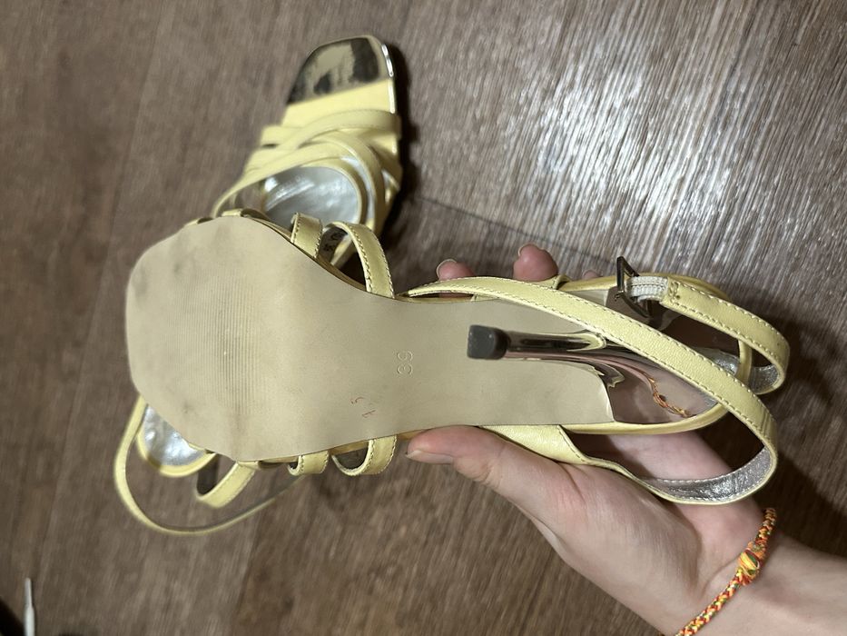 Босоножки (туфли)