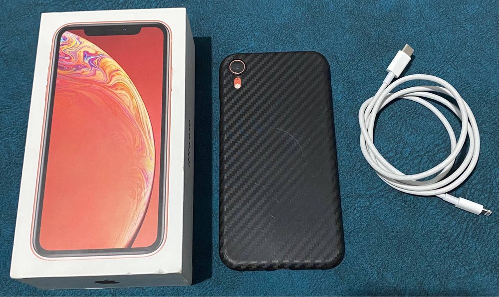 Продам iPhone XR 64 GB