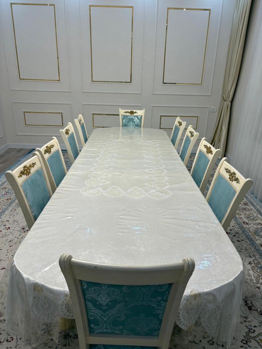 Продается стол со стулями