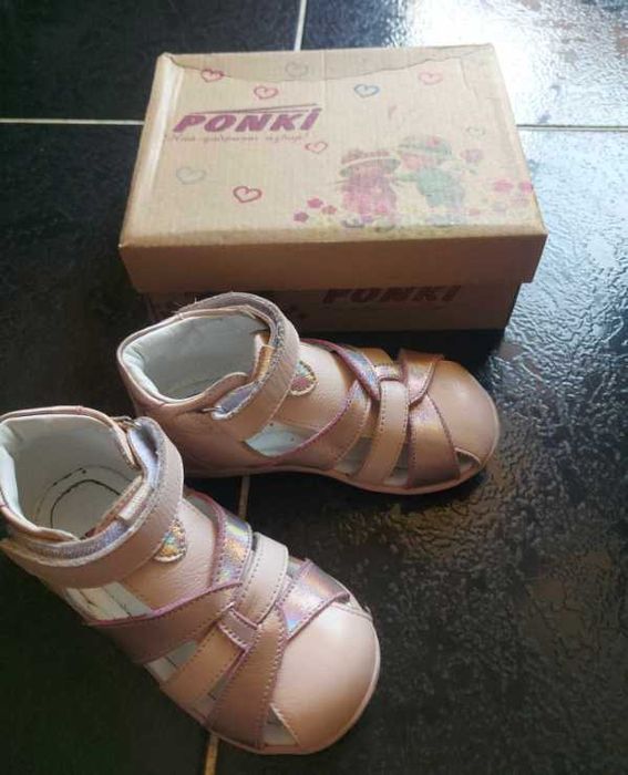 Чисто нови оригинални детски сандали Ponki