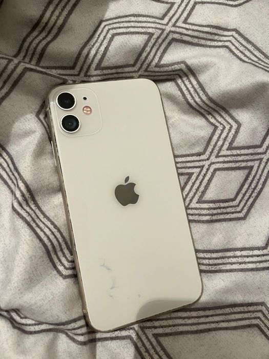 Продам айфон 11 на 64 гб
