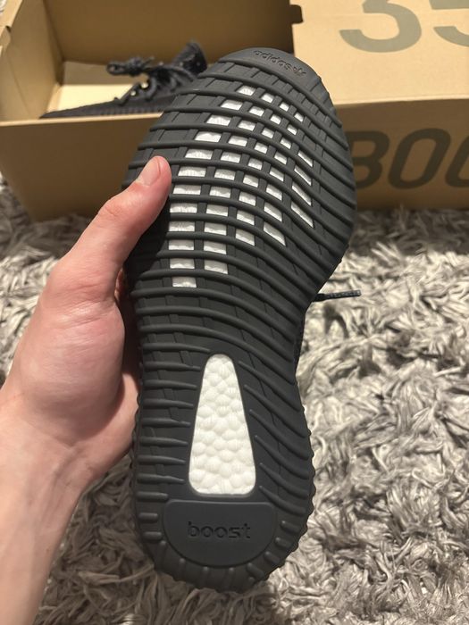Yeezy 350v2 black