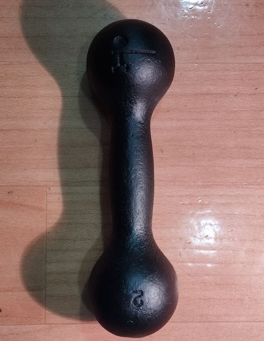 Продам гантелю  2кг